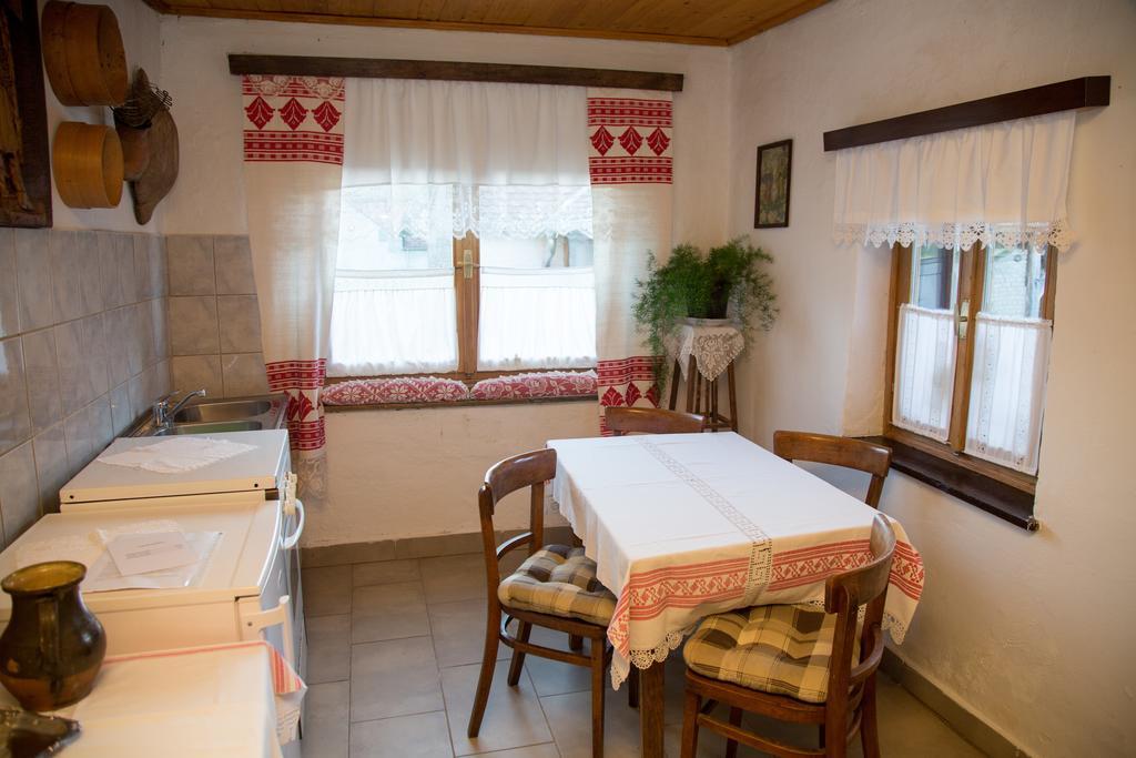 Apartment Eko Etno Selo Stara Kapela, Pavina Kuca Exterior foto