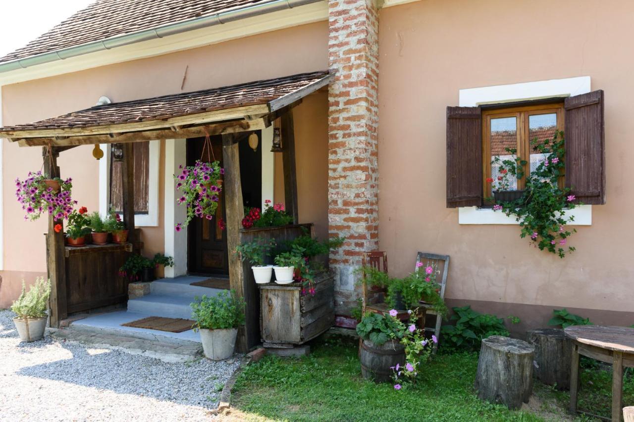Apartment Eko Etno Selo Stara Kapela, Pavina Kuca Exterior foto